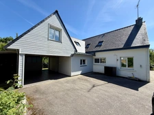 FOUESNANT (29) - 4-bedroom house - 152 m² living space - Not overlooked - Swimming pool - Garage - Carport 