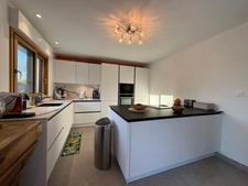 BEGMEIL (29) – Maison familiale rénovée avec prestations modernes, 5 chambres et terrasse plein sud à 700 m de la plage