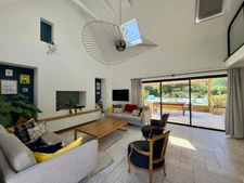 TREMEOC (29) – Corps de ferme rénové de 225 m² au sol avec piscine, studio indépendant, penty et jardin arboré