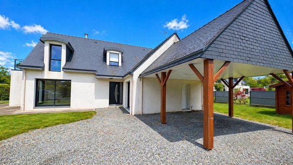 ERGUE-GABERIC (29) - Maison 8 pièces - 160 m² Habitables - 1070 m² de terrain - 5 chambres - Garage - Car-port - Lumineuse - Excellente performance énergétique 
