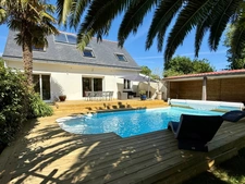 FOUESNANT (29) - 4-bedroom house - 152 m² living space - Not overlooked - Swimming pool - Garage - Carport 