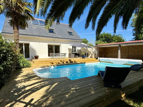 FOUESNANT (29) - Maison 4 chambres - 152 m² habitables - Sans vis à vis - Piscine - Garage - Carport 