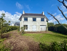 BENODET (29) – Maison à fort potentiel +150 m² possible, garage et combles aménageables !