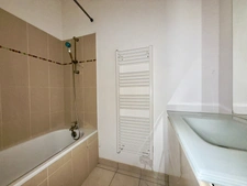 Quimper Kerfeunteun – T2 de 54 m² lumineux – Rez-de-chaussée – Parking – Cave – 3 m 10 de hauteur sous plafond