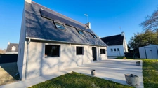 BEGMEIL (29) – Maison familiale rénovée avec prestations modernes, 5 chambres et terrasse plein sud à 700 m de la plage