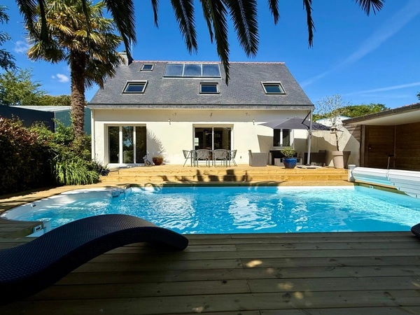FOUESNANT (29) - Maison 4 chambres - 152 m² habitables - Sans vis à vis - Piscine - Garage - Carport 