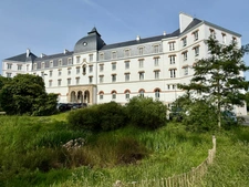 Quimper Kerfeunteun – T2 de 54 m² lumineux – Rez-de-chaussée – Parking – Cave – 3 m 10 de hauteur sous plafond