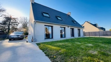 BEGMEIL (29) – Maison familiale rénovée avec prestations modernes, 5 chambres et terrasse plein sud à 700 m de la plage