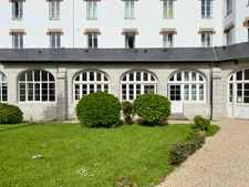 Quimper Kerfeunteun – T2 de 54 m² lumineux – Rez-de-chaussée – Parking – Cave – 3 m 10 de hauteur sous plafond