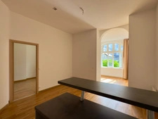 Quimper Kerfeunteun – T2 de 54 m² lumineux – Rez-de-chaussée – Parking – Cave – 3 m 10 de hauteur sous plafond