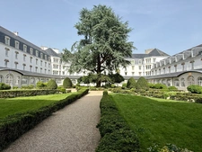 Quimper Kerfeunteun – T2 de 54 m² lumineux – Rez-de-chaussée – Parking – Cave – 3 m 10 de hauteur sous plafond