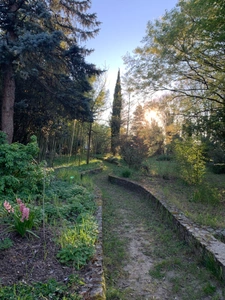 Claveyson (Drôme) – Propriété de caractère du XVIe siècle avec chambres d’hôtes et jardin d’exception 