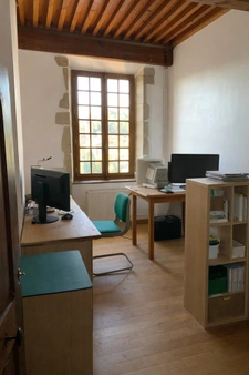 Claveyson (Drôme) – Propriété de caractère du XVIe siècle avec chambres d’hôtes et jardin d’exception 