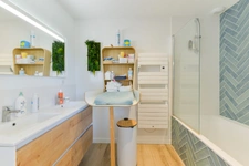 LA TURBALLE PLAGES ET CRIQUES A 4 MINUTES A PIED – VILLA PLAIN PIED 4 Chambres & 1 Dortoir – Jardin AU CALME, clos sans vis-à-vis -Rénovation moderne et chaleureuse.