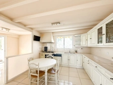 LA BAULE - A VENDRE VILLA 8 PIECES - 4 CHAMBRES - PARC ARBORÉ - GARAGES - POTENTIEL DU SOUS-SOL
