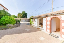 PORNIC SAINTE MARIE - 14-ROOM VILLA WITH POOL - 7 BEDROOMS - OUTBUILDINGS - GARAGES - ENCLOSED GARDEN - 332M2 LIVING SPACE