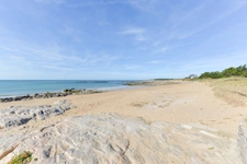 LA TURBALLE BEACH 400M on foot – 4 Bedrooms and 1 Dormitory – QUIET garden, enclosed and private – Modern and welcoming renovation.