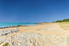 LA TURBALLE PLAGES ET CRIQUES A 4 MINUTES A PIED – VILLA PLAIN PIED 4 Chambres & 1 Dortoir – Jardin AU CALME, clos sans vis-à-vis -Rénovation moderne et chaleureuse.