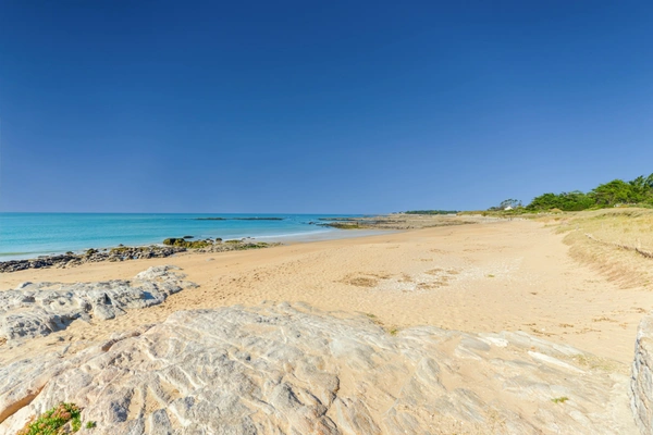 LA TURBALLE PLAGES ET CRIQUES A 4 MINUTES A PIED – VILLA PLAIN PIED 4 Chambres & 1 Dortoir – Jardin AU CALME, clos sans vis-à-vis -Rénovation moderne et chaleureuse.