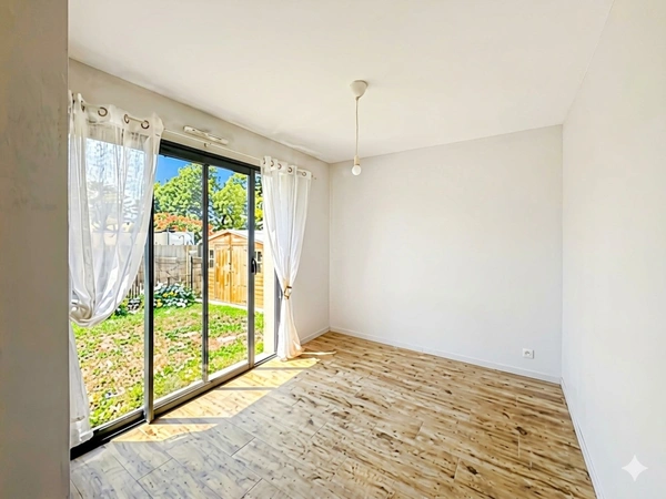 PORNIC SECTEUR RESIDENTIEL - MAISON PLAIN-PIED CONTEMPORAINE 3 CHAMBRES - JARDIN CLOS 