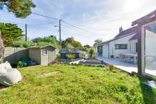 LA TURBALLE PLAGES ET CRIQUES A 4 MINUTES A PIED – VILLA PLAIN PIED 4 Chambres & 1 Dortoir – Jardin AU CALME, clos sans vis-à-vis -Rénovation moderne et chaleureuse.