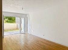 SAINT NAZAIRE NEAR PORCÉ BEACH AND VIRECHAT SAINT MARC SUR MER - 2-room apartment for sale - PRIVATE garden - Garage