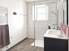 TEILLE (44) - NANTES à 35min - Ancenis à 15 min -  Maison 9 pièces - 6 chambres - grand jardin naturel, arboré et fleuri