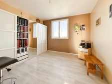 SAINT-NAZAIRE FAMILY RESIDENTIAL AREA, for sale 4 BEDROOM HOUSE, ENCLOSED GARDEN, OUTBUILDINGS.