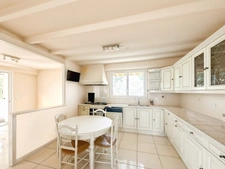 LA BAULE - A VENDRE VILLA 8 PIECES - 4 CHAMBRES - PARC ARBORÉ - GARAGES - POTENTIEL DU SOUS-SOL