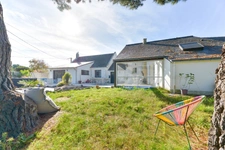 LA TURBALLE PLAGES ET CRIQUES A 4 MINUTES A PIED – VILLA PLAIN PIED 4 Chambres & 1 Dortoir – Jardin AU CALME, clos sans vis-à-vis -Rénovation moderne et chaleureuse.