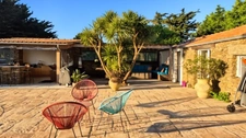 PORNIC SAINTE MARIE - 14-ROOM VILLA WITH POOL - 7 BEDROOMS - OUTBUILDINGS - GARAGES - ENCLOSED GARDEN - 332M2 LIVING SPACE