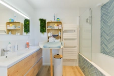 LA TURBALLE PLAGES ET CRIQUES A 4 MINUTES A PIED – VILLA PLAIN PIED 4 Chambres & 1 Dortoir – Jardin AU CALME, clos sans vis-à-vis -Rénovation moderne et chaleureuse.