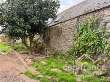 Plouguerneau – 29880 -  Maison en pierre de 73 m² - trois chambres -  terrain de 1 880 m² - Littoral à 2,5 KM