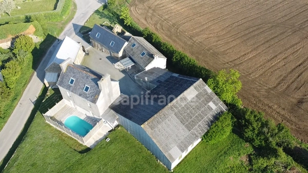 Corps de ferme - Maison et Penty rénové - Dépendances pierres - Hangar - GUISSENY (29)