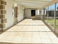 MAISON DE CARACTÈRE À LANNILIS - PROCHE CENTRE - 5 CHAMBRES - VÉRANDA PLEIN SUD, JARDIN ET DÉPENDANCES 