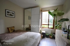 Maison familiale sur grand terrain paysager