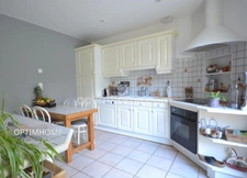 Maison familiale sur grand terrain paysager