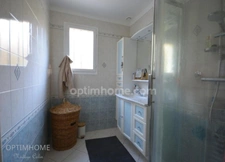 Maison familiale sur grand terrain paysager
