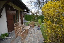 Maison familiale sur grand terrain paysager