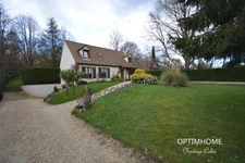 Maison familiale sur grand terrain paysager
