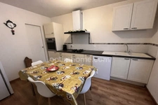 Maison de ville 228m2 avec garage et cour à ALIGNAN DU VENT 