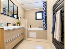 Villa moderne 98m2 de plain-pied avec piscine et jardin à MONTAGNAC (34)