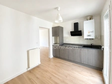 Appartement traversant rénové avec balcon et cave 4 pièces 74m2 à  SETE (34)