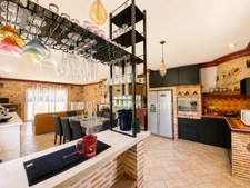 Maison de caractère 5 pièces avec jardin, piscine et garage à DOUZAINS (47330)