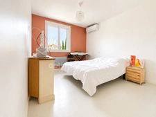Maison de ville 228m2 avec garage et cour à ALIGNAN DU VENT 