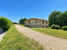 Maison de caractère 5 pièces avec jardin, piscine et garage à DOUZAINS (47330)
