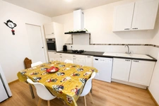 Maison de ville 228m2 avec garage et cour à ALIGNAN DU VENT 