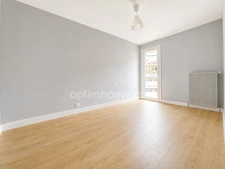 Appartement traversant rénové avec balcon et cave 4 pièces 74m2 à  SETE (34)