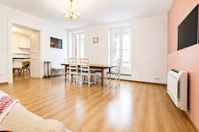Maison de ville 228m2 avec garage et cour à ALIGNAN DU VENT 
