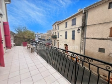 Maison de ville 228m2 avec garage et cour à ALIGNAN DU VENT 